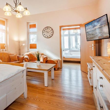 Villa Holtz Ferienwohnung Holtz 1 ツィノヴィッツ エクステリア 写真